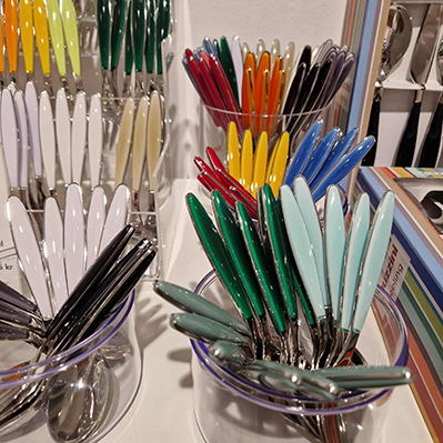 Färgglada bestick från Guzzini i Inredning och Design i Örsbäck
