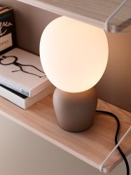 Belid Buddy Bordslampa Sand/Opalglas