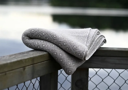 Ester Design - Stickad filt i lammull Gr� 170x130 cm