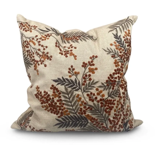 Miljgrden - Kuddfodral Broderat Taxus Red 45x45 cm