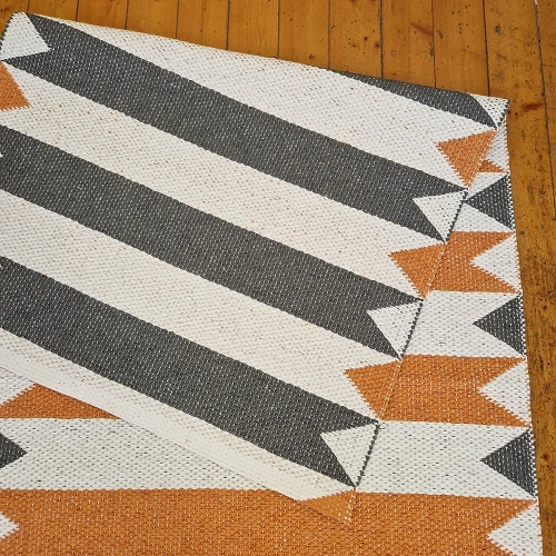 Horredsmattan - Peak Plastmatta Orange-vit / Gr�-vit 70x200 cm
